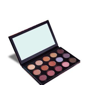 ✨Closet clear out✨ HIPDOT Eyeshadow palette